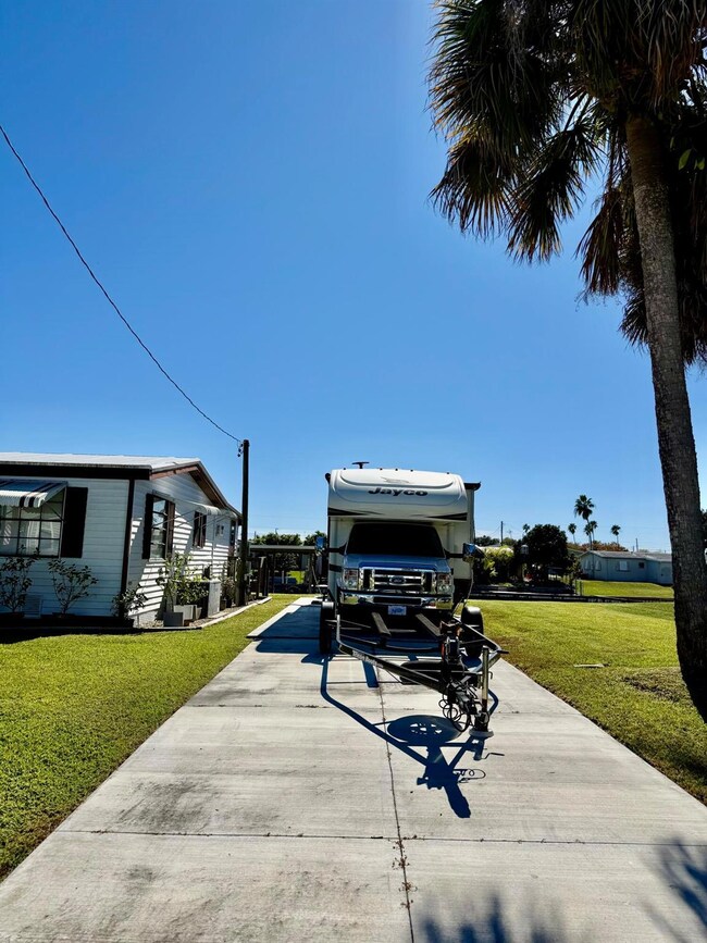 1924 SE 30th St, Okeechobee, FL 34974 - photo 3