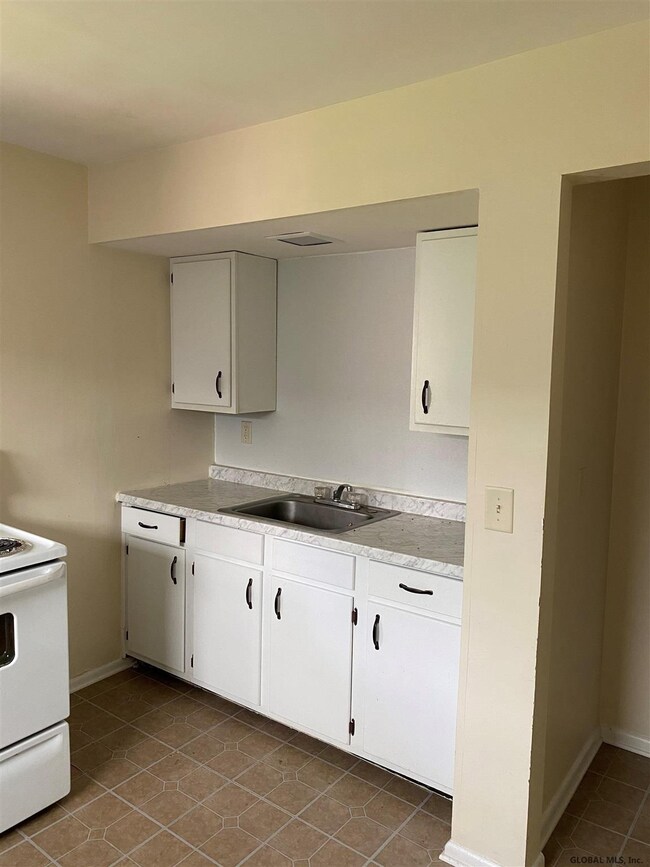 54 Hackett Blvd unit 1st Floor Rear, Albany, NY 12209 - photo 2