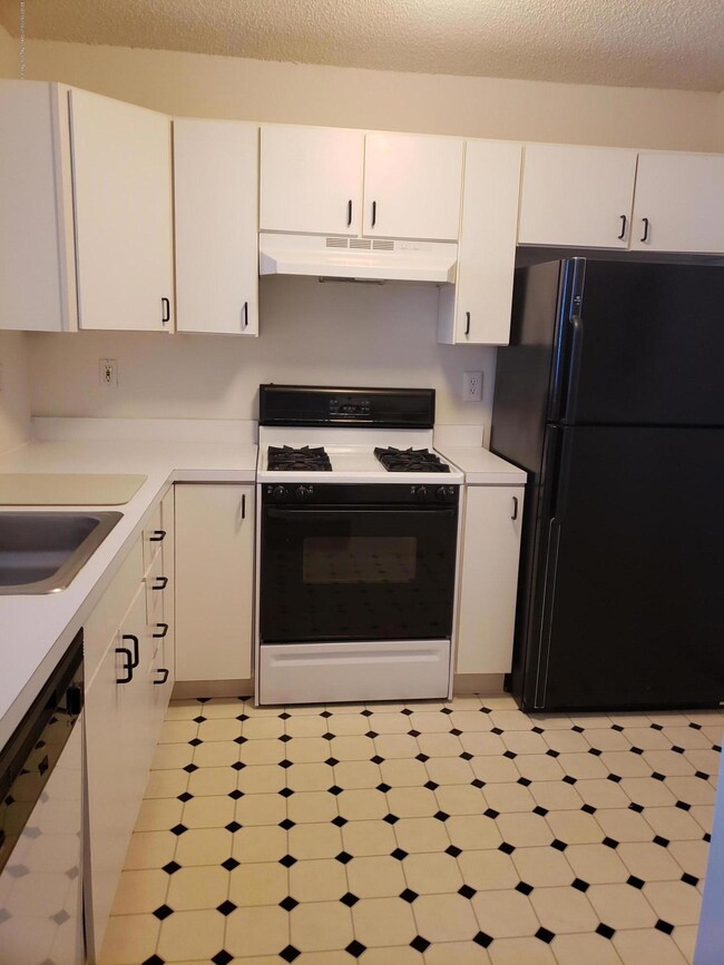 3 Madison Ct, Tinton Falls, NJ 07712 - photo 5