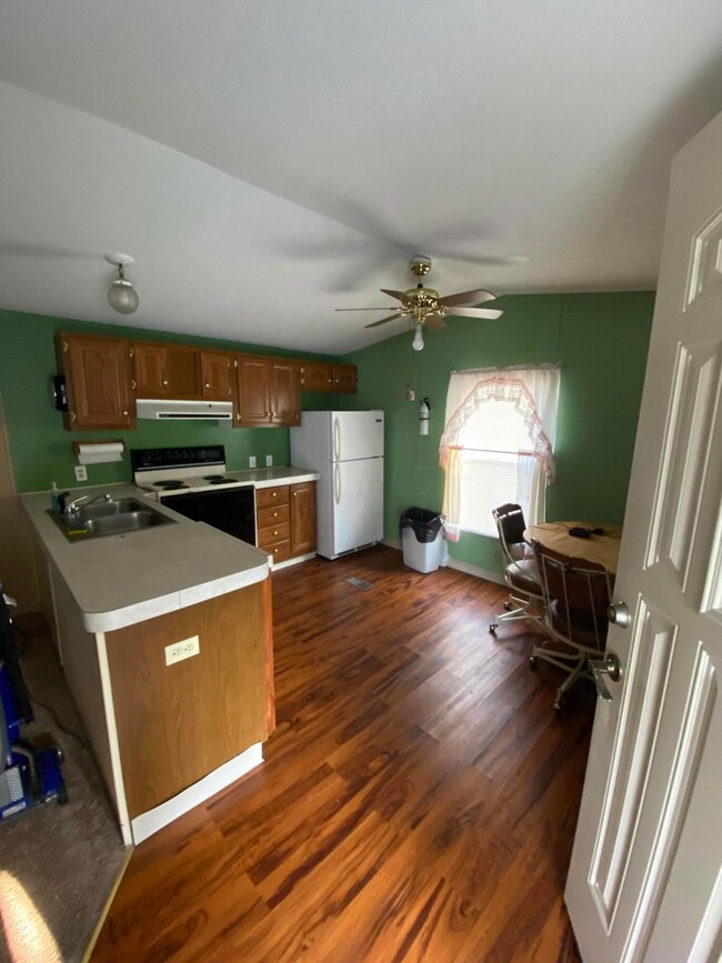1570 E Main St. Lot #20 - #4