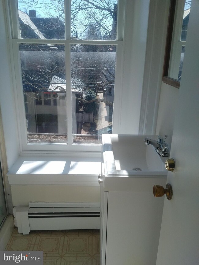 61 E Oakland Ave unit 2, Doylestown, PA 18901 - photo 5