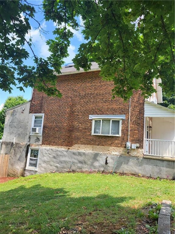 425 Franklin St, Alburtis, PA 18011 - photo 3