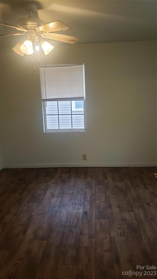 556 Bond St, Statesville, NC 28677 - photo 6