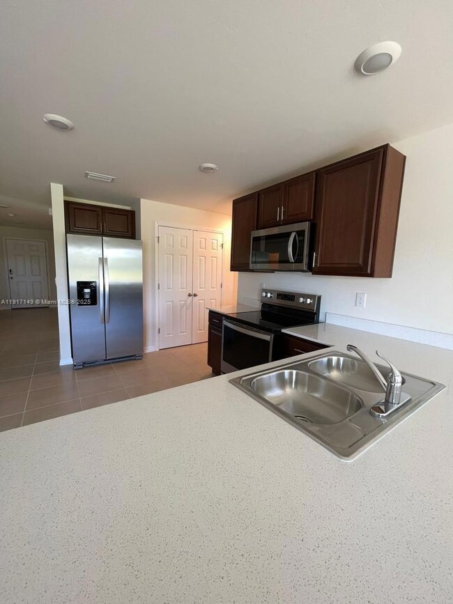 9018 S Castle Cir, Labelle, FL 33935 - photo 3