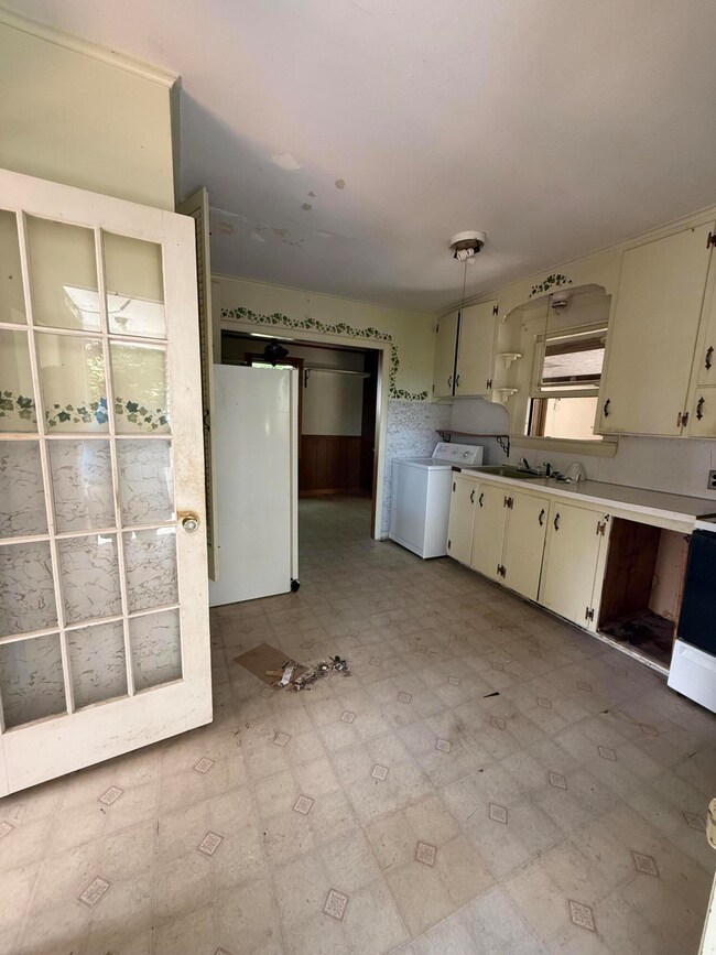 11 Allen St, Augusta, ME 04330 - photo 3