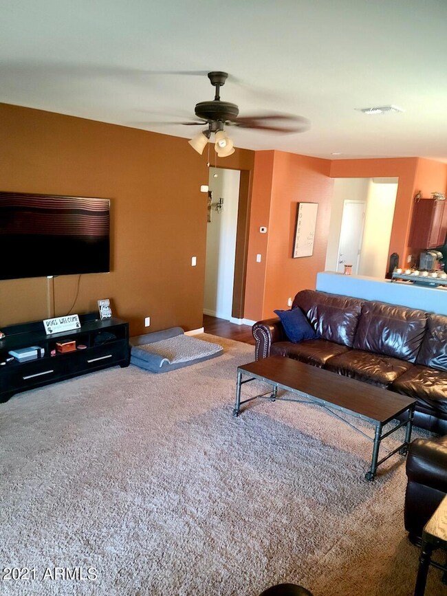 LIVING RM