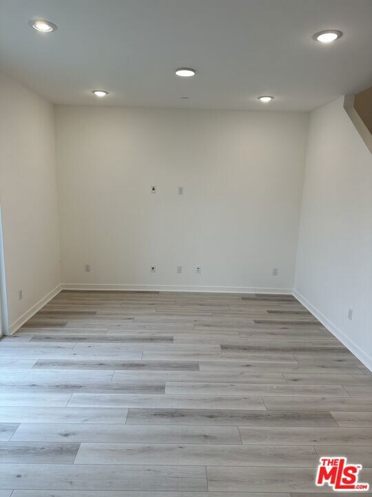 Homesite B6 living room with raised outlet