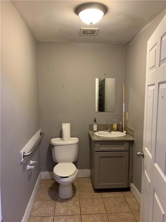 7200WashingtonAve_BathroomView2
