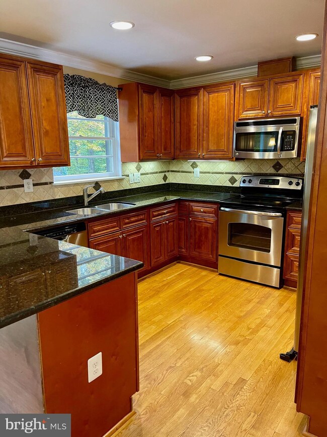 9903 Duncan St, Fairfax, VA 22031 - photo 5