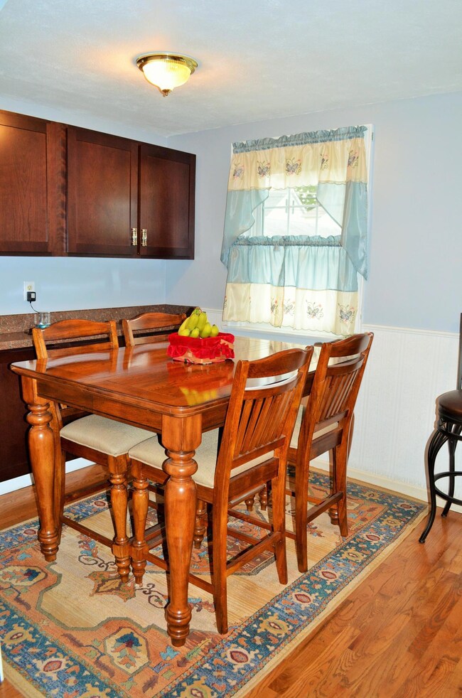 Eat-in Kitchen