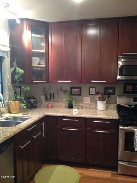 1835 E Roma kitchen 2