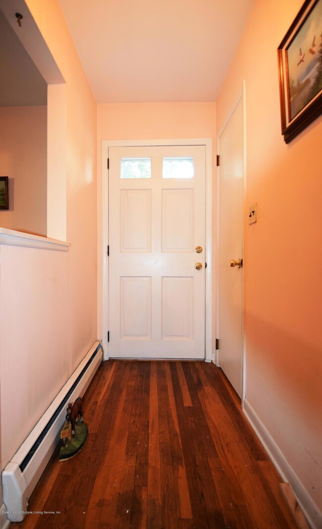 (6) Entry Foyer
