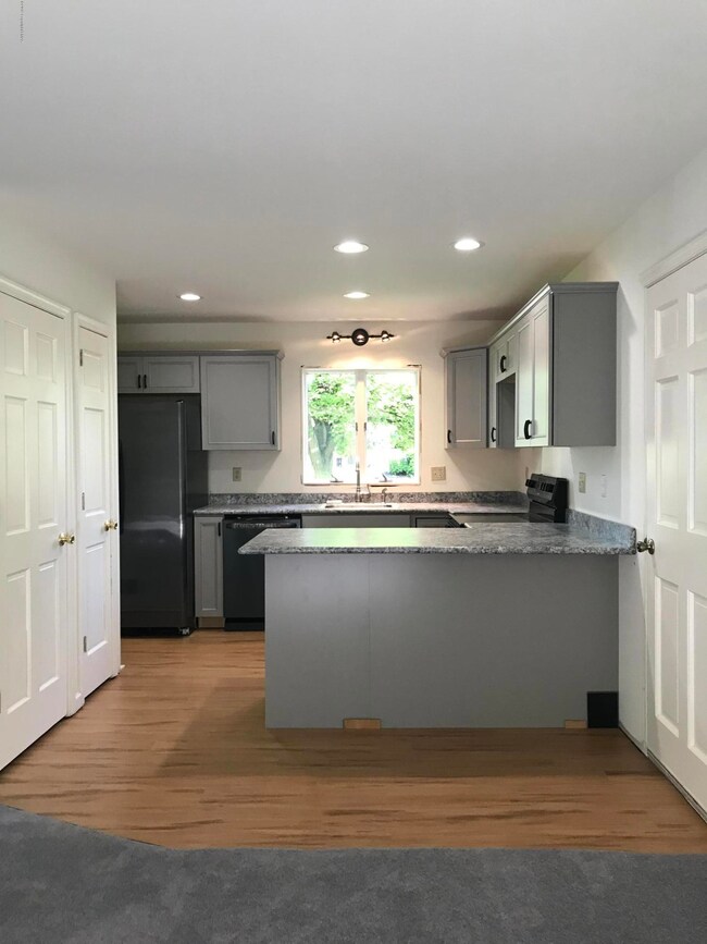 233 E Windsor Rd, Saylorsburg, PA 18353 - photo 6