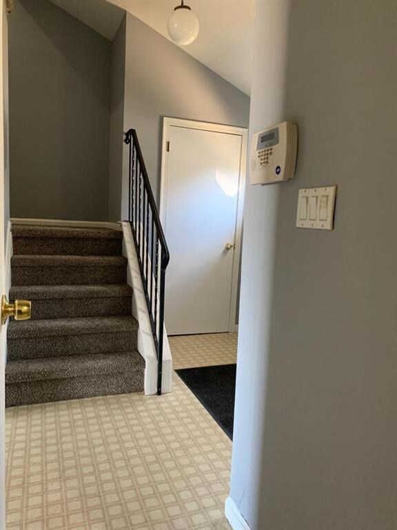 882 Maryland Ct, Whitehall, PA 18052 - photo 3