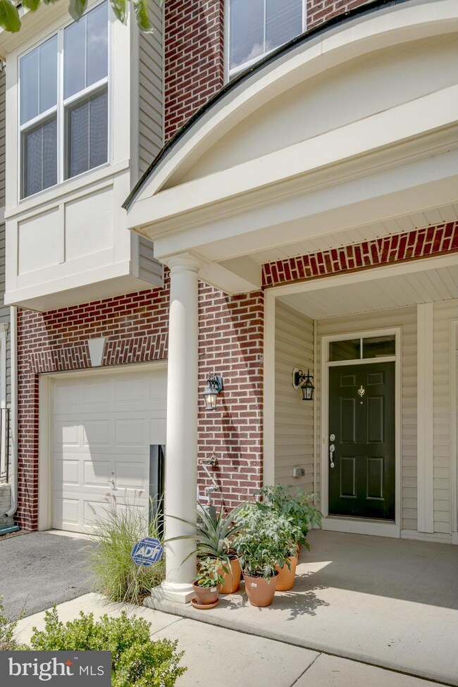 3034 Chinkapin Oak Ln unit 137, Woodbridge, VA 22191 - photo 2