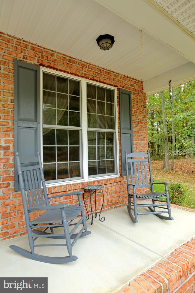 14810 King Charles Dr, Swan Point, MD 20645 - photo 4