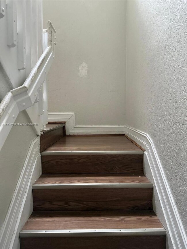 657 SW 10th St, Homestead, FL 33034 - photo 7