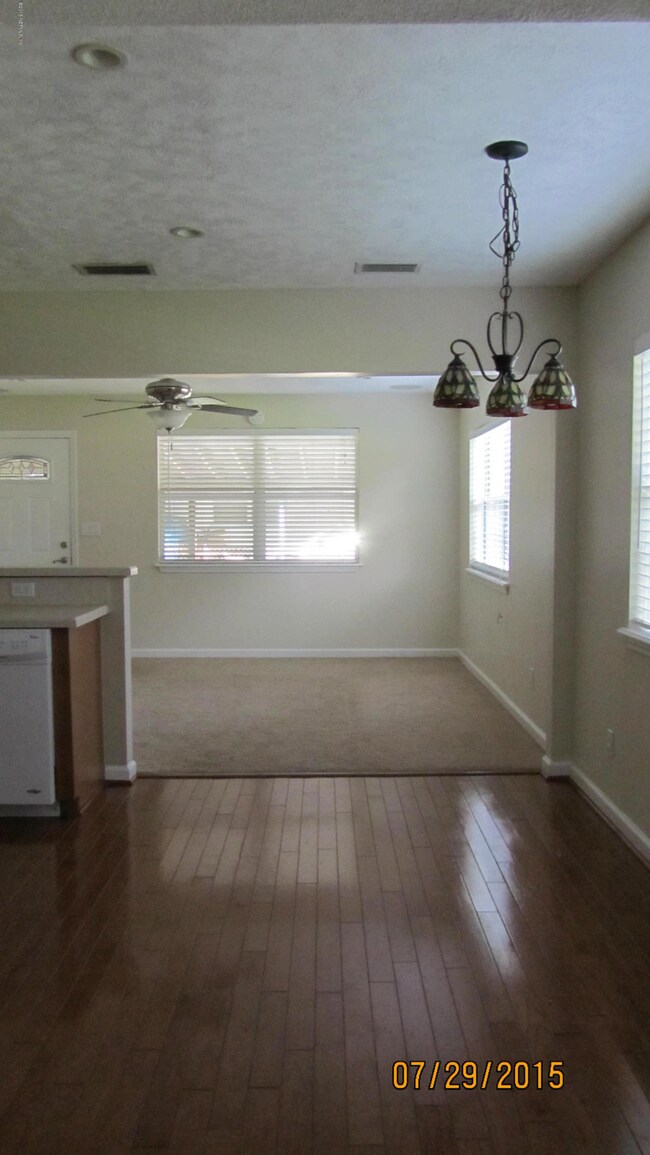 6714 Londonbridge Ln, Jacksonville, FL 32210 - photo 4