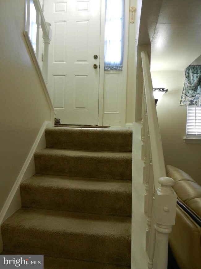 9697 Hagel Cir unit A, Lorton, VA 22079 - photo 4