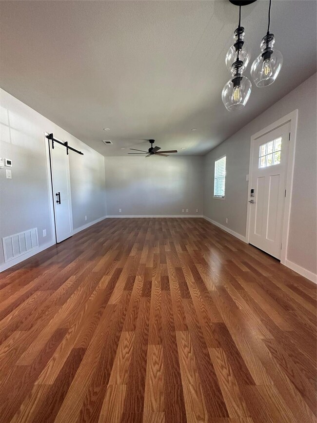 1304 Rebecca Dr, Gainesville, TX 76240 - photo 2