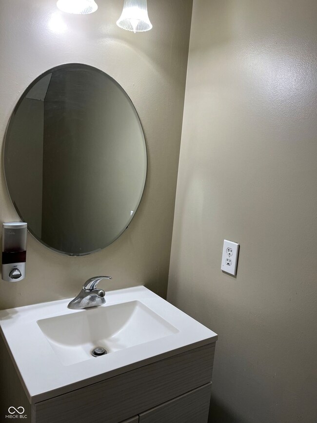 13252 Westwood Ln, Fishers, IN 46038 - photo 5