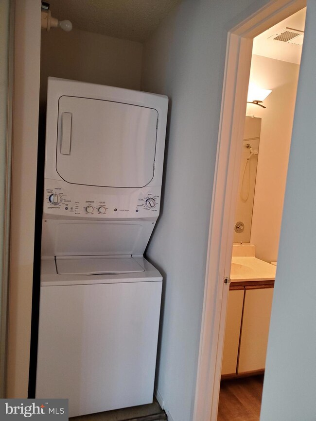 11043B Villaridge Ct unit B, Reston, VA 20191 - photo 7