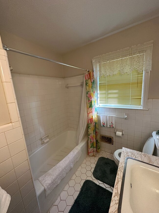 1910 Lullwater Rd, Albany, GA 31707 - photo 6