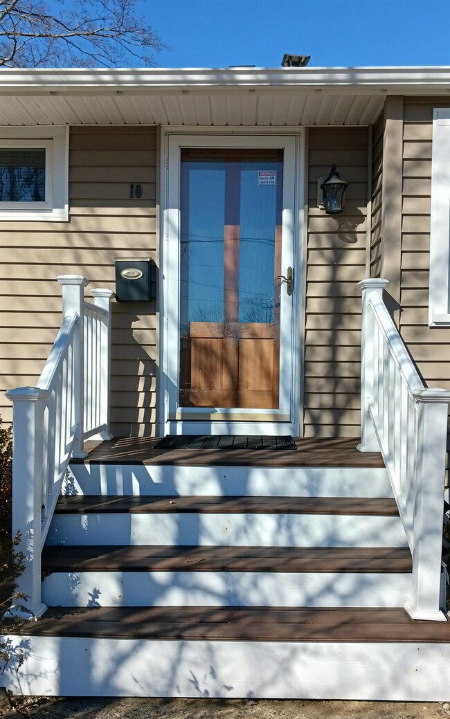 10 Laxson Ave, Manchester, NH 03103 - photo 4