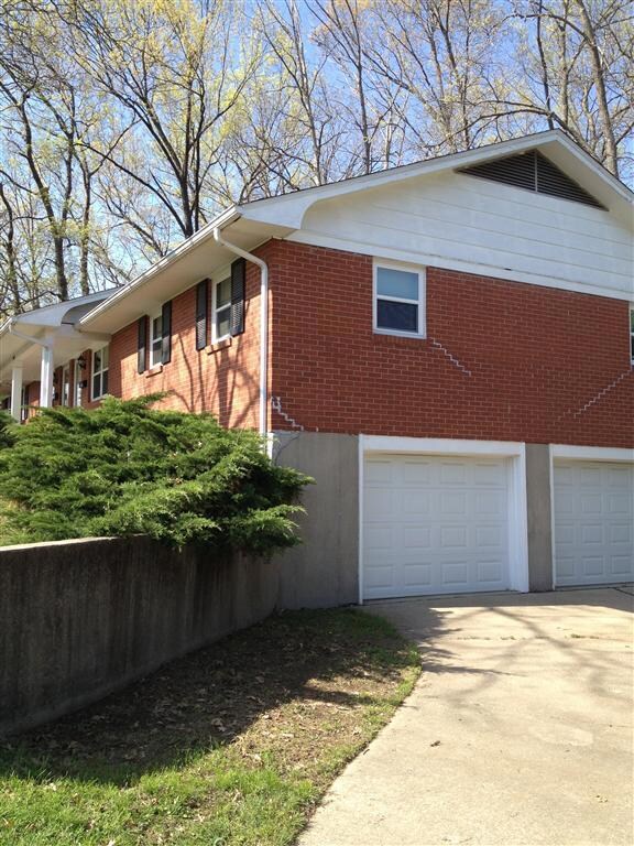 side view with 1 car garage per side