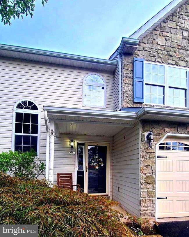 301 Cherry St, Pennsburg, PA 18073 - photo 2