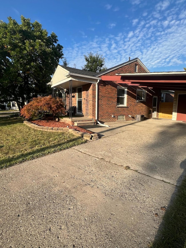 1116 Symes Ct, Royal Oak, MI 48067 - photo 4