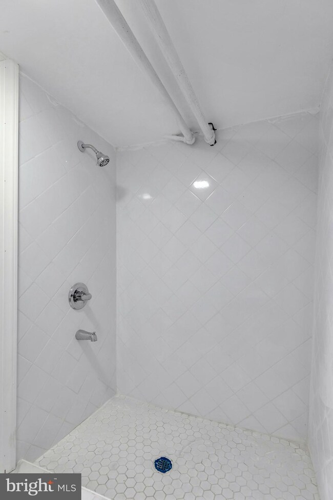 386 Avon Rd, Upper Darby, PA 19082 - photo 7