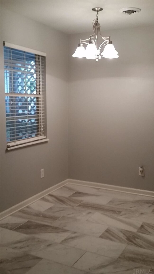 418 W Main St, Newburgh, IN 47630 - photo 5