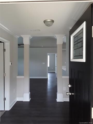 Decorative Foyer with Columns and Kneewalls