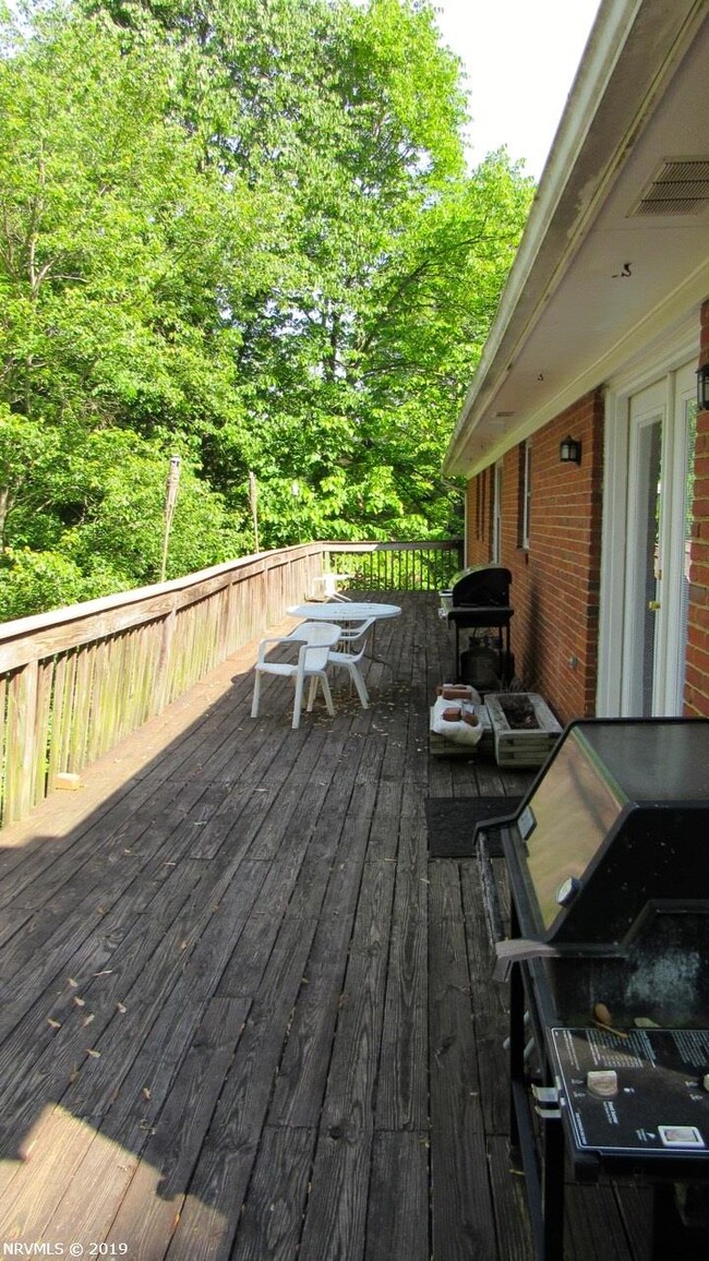 2003 Carroll Dr, Blacksburg, VA 24060 - photo 5