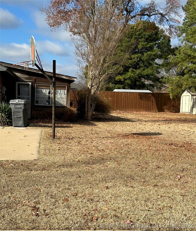 3141 Woodside Dr, Ardmore, OK 73401 - photo 2