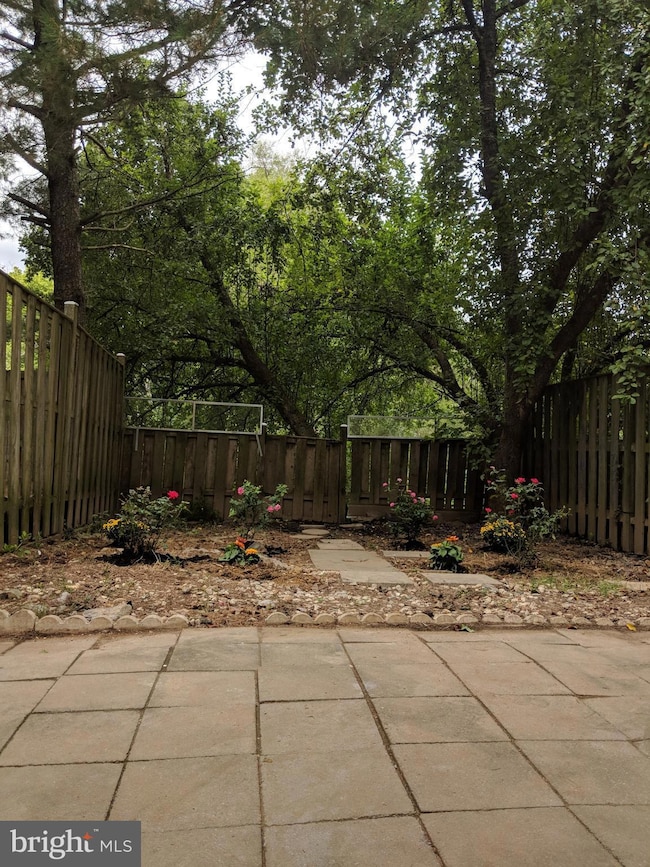 6 Cross Laurel Ct, Germantown, MD 20876 - photo 2