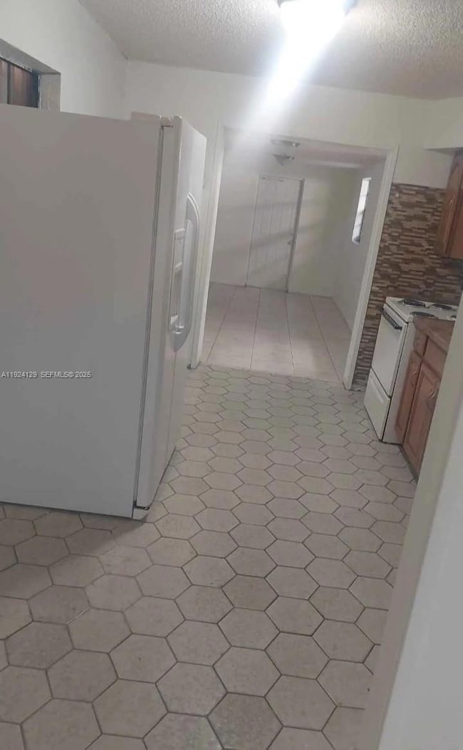 561 E 62nd St unit 1, Hialeah, FL 33013 - photo 2