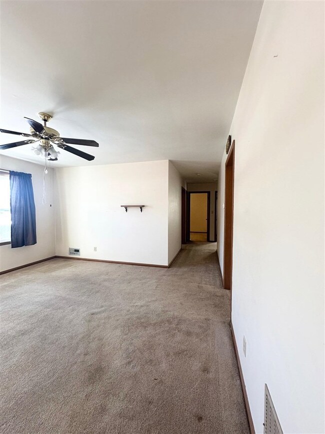 601 Matthew Ave, Connersville, IN 47331 - photo 5