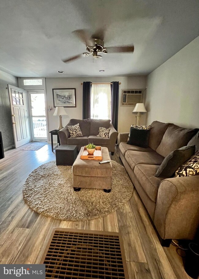 6 N Sycamore Ave, Aldan, PA 19018 - photo 5