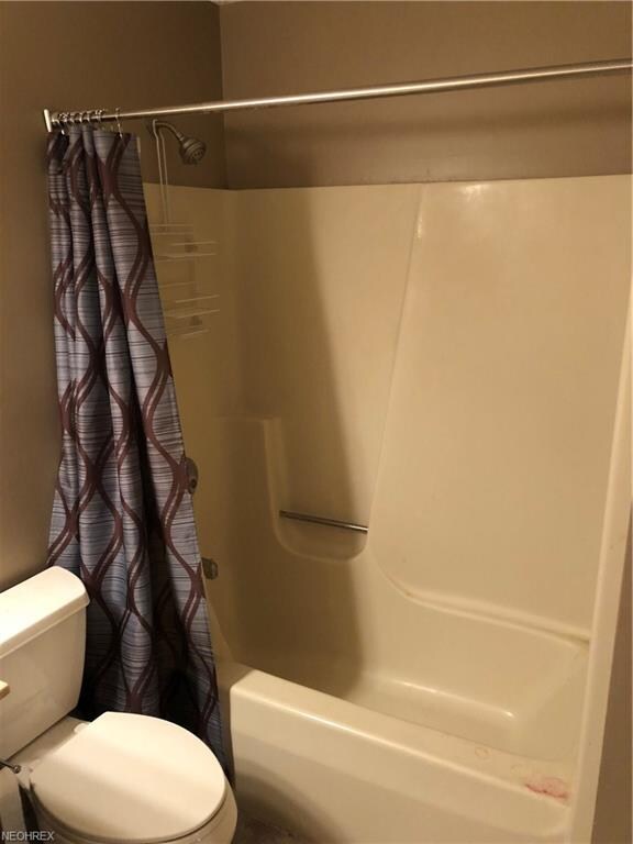 181 Maplewood Dr unit 2, Cortland, OH 44410 - photo 5