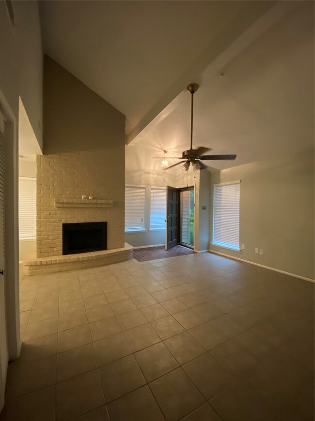7813 Bateman Ln unit 7813, Houston, TX 77088 - photo 4