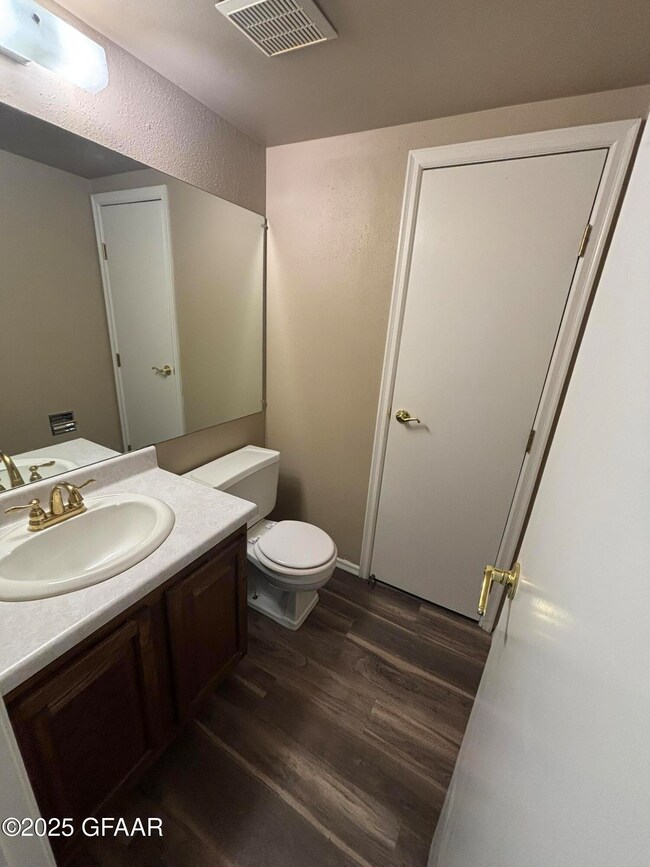 1015 N 39th St unit B7, Grand Forks, ND 58203 - photo 6