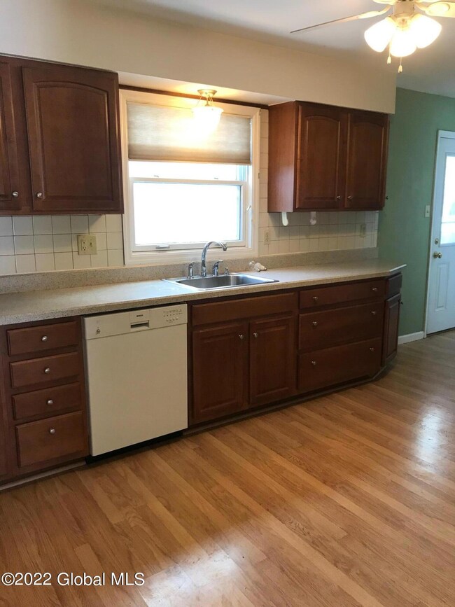 29 Swayze Dr unit B, Latham, NY 12110 - photo 4