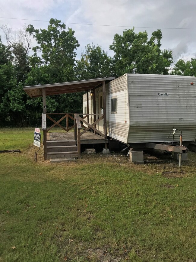 17025 Wellborne Rd unit E, Pearland, TX 77584 - photo 2