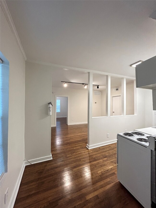 4021 Mandell St unit C, Houston, TX 77006 - photo 6