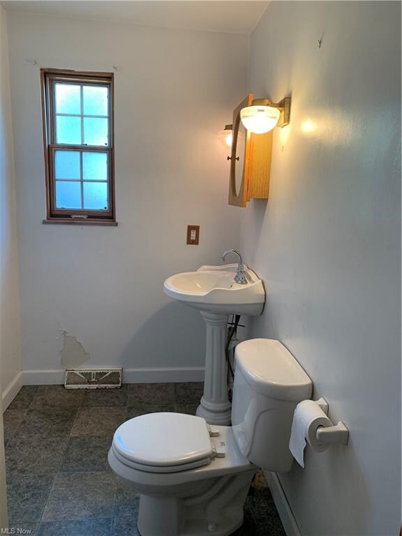 5459 E Lake Rd, Sheffield Lake, OH 44054 - photo 7