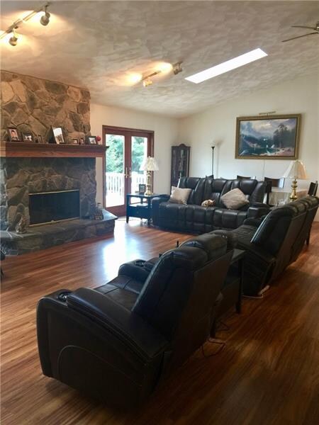 OPEN FLOOR PLAN LIVING SPACE WITH SKYLIGHTS AND DO