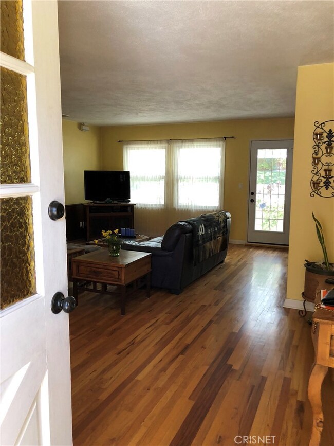 22211 Buena Ventura St, Woodland Hills, CA 91364 - photo 4