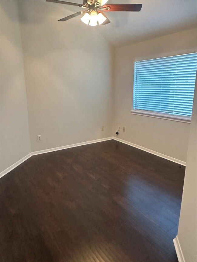 15915 Clear Pointe Dr, Cypress, TX 77429 - photo 6